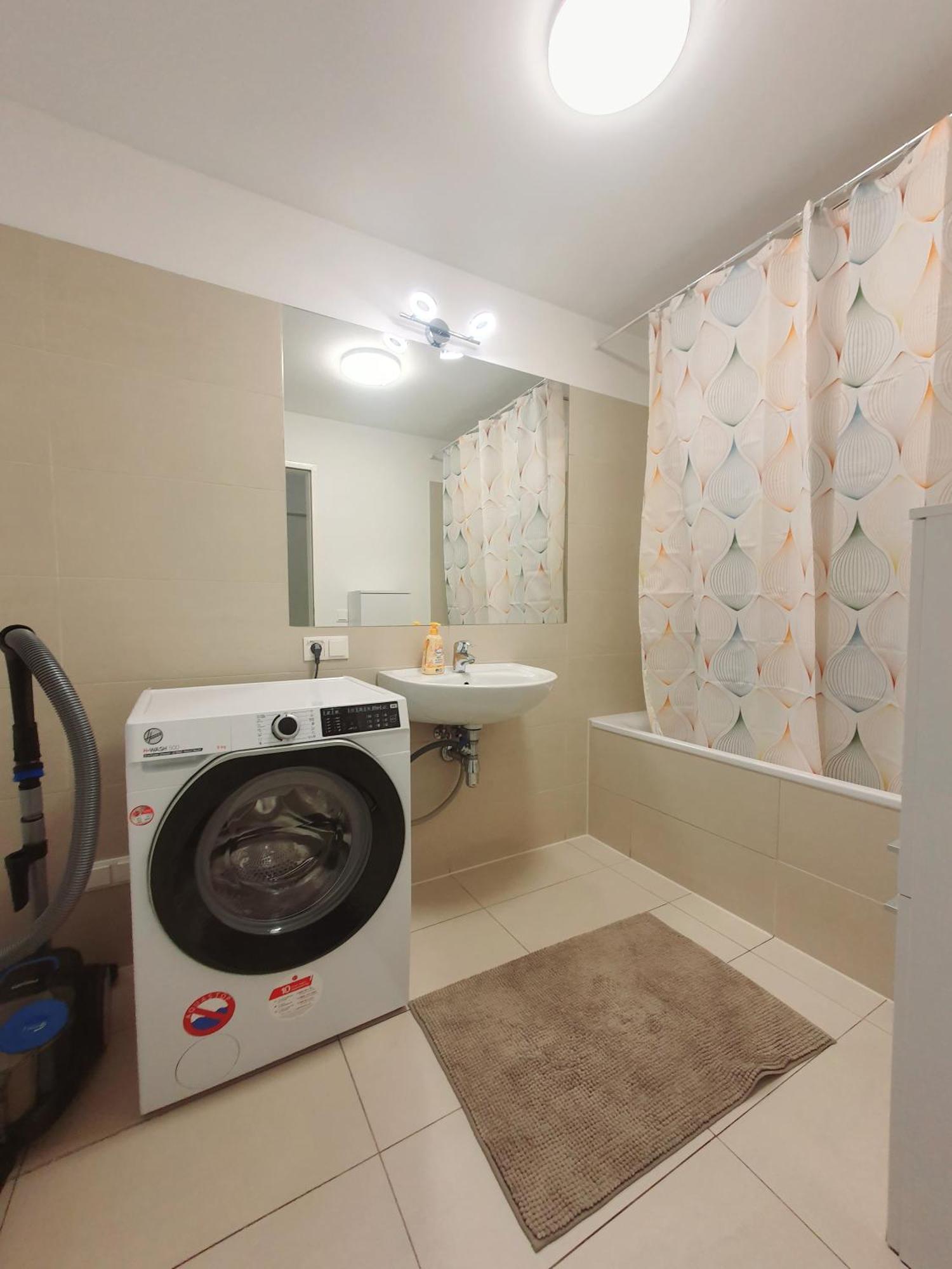 Near Lake One Bedroom Cute Apartment ウィーン エクステリア 写真